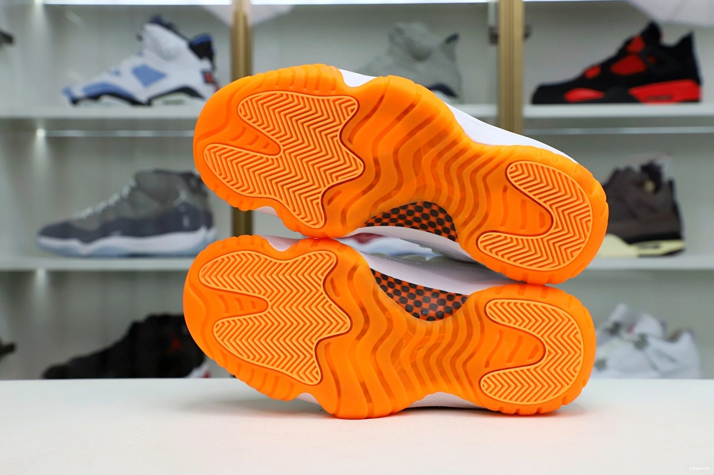 AIR RETRO WMNS CITRUS' LOW JORDAN 'BRIGHT 11 0727